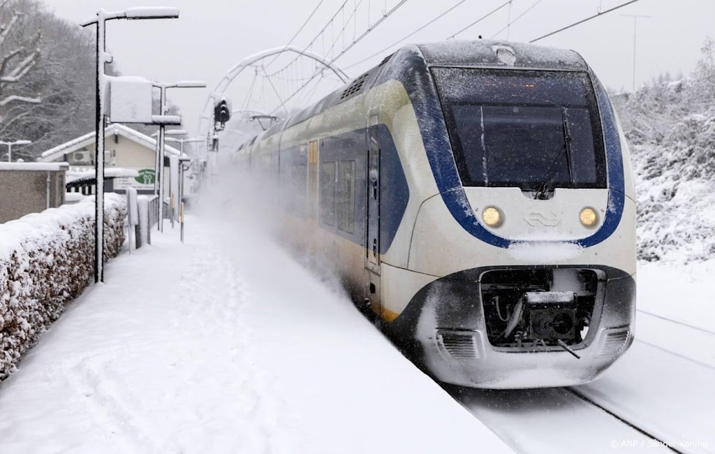 Treinverkeer regio Amsterdam en Schiphol voorzichtig weer op gang