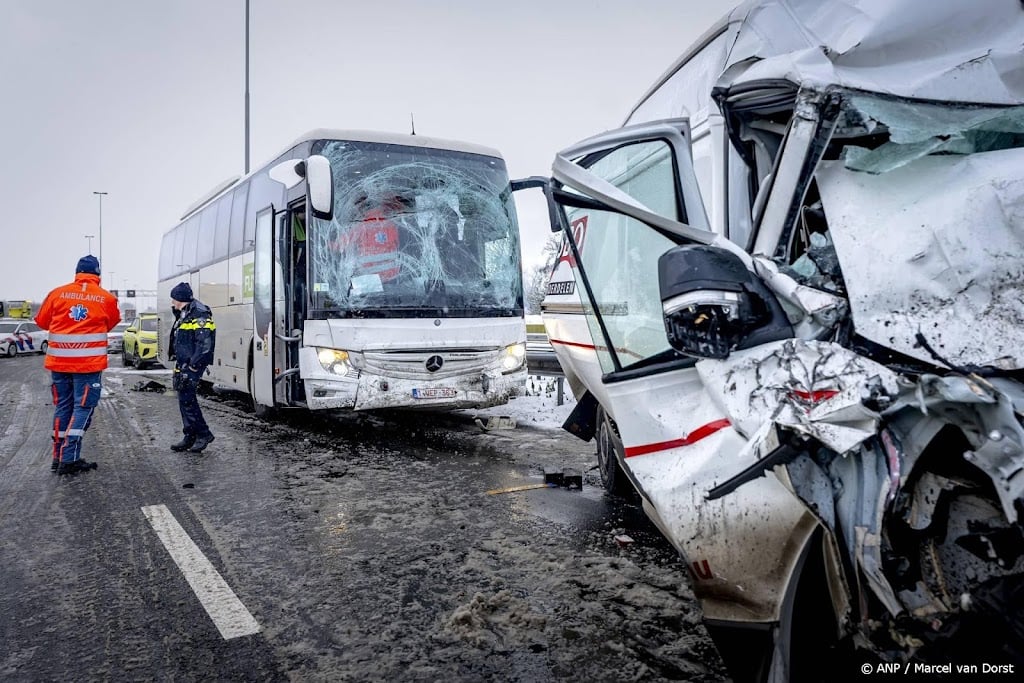 A27 bij Brabantse Nieuwendijk weer open na ernstig ongeval