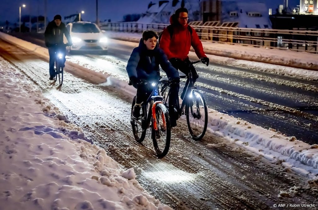 Rijkswaterstaat: ook dinsdag kan het verraderlijk glad worden