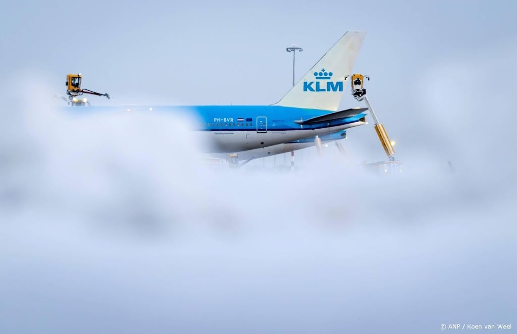 KLM schrapt dinsdag opnieuw bijna 300 vluchten om winters weer