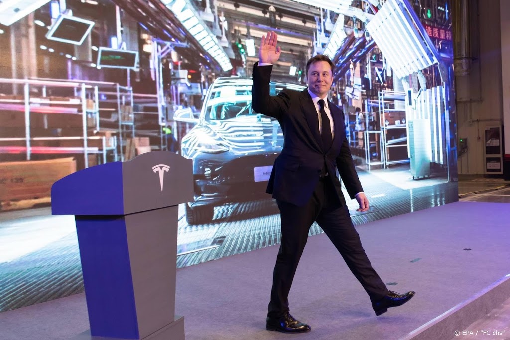 Topman Musk lijkt enthousiasme over Teslafabriek Texas te peilen