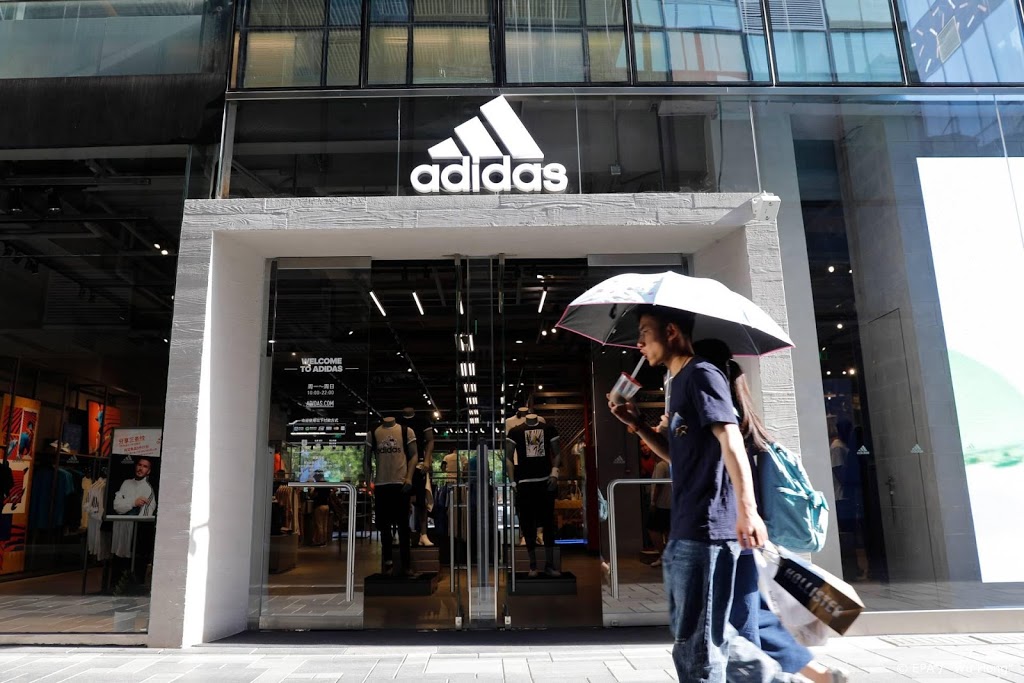 Ook Adidas sluit winkels in China om coronavirus