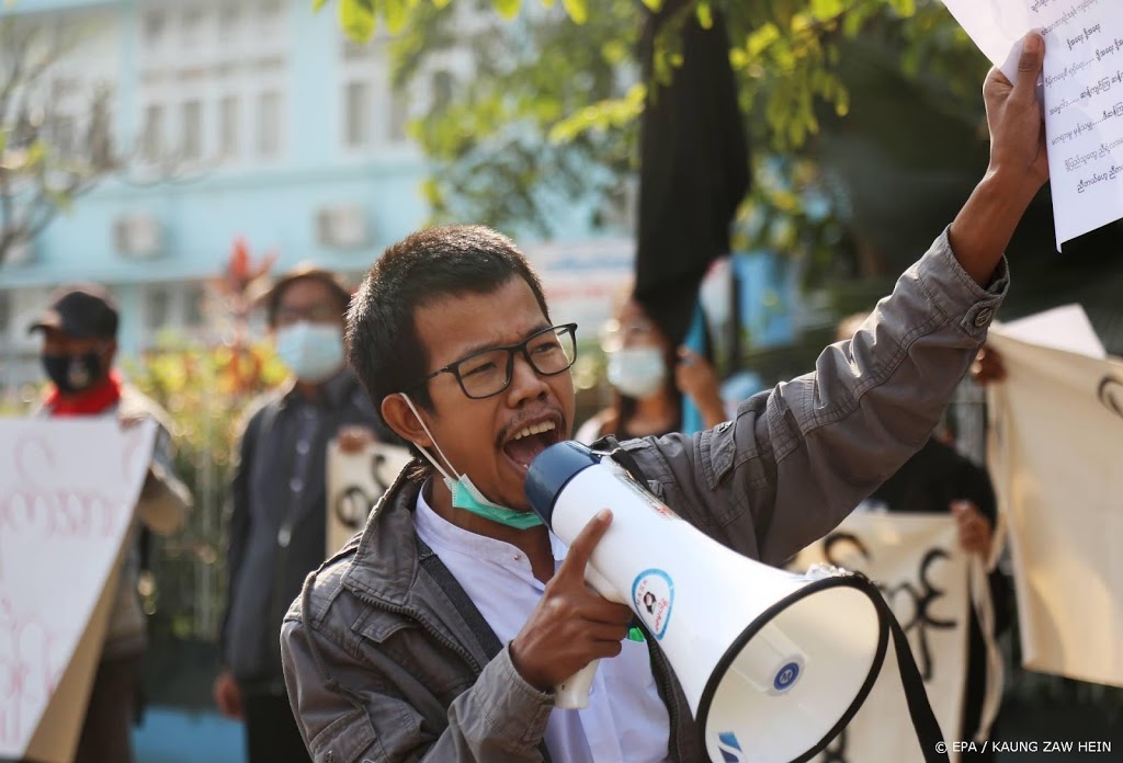 Honderden Myanmarezen trotseren leger en demonstreren tegen coup