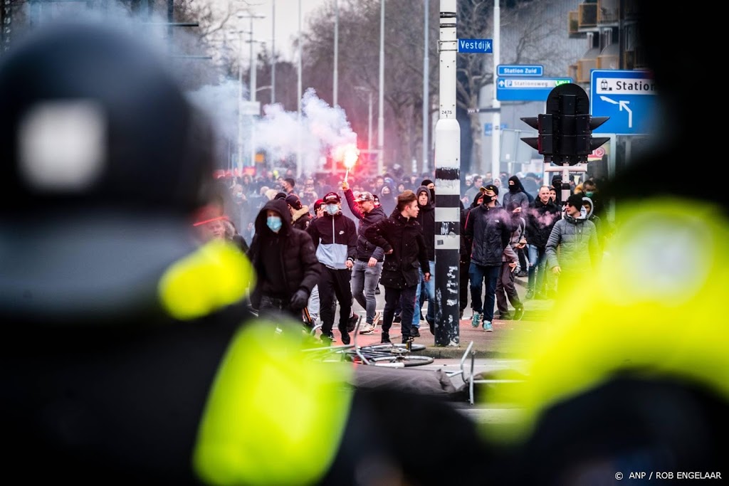 Maandenlange celstraffen voor avondklokrellen in Eindhoven