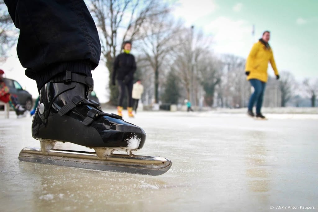 Gemeenten plassengebied ontmoedigen schaatsen op natuurijs