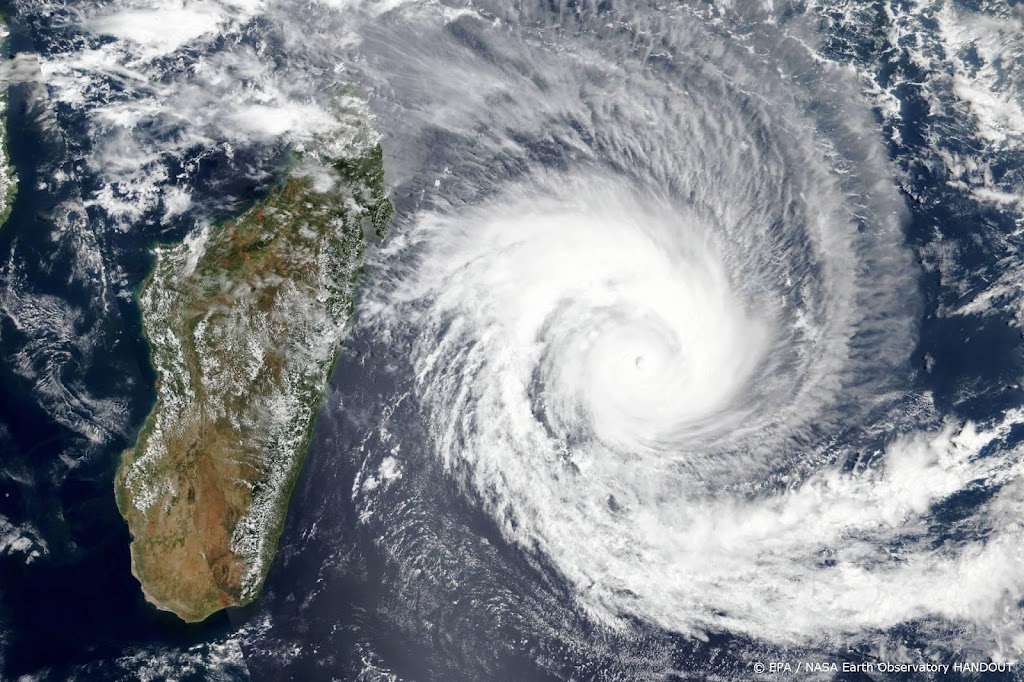 Zware cycloon Batsirai aan land in Madagaskar