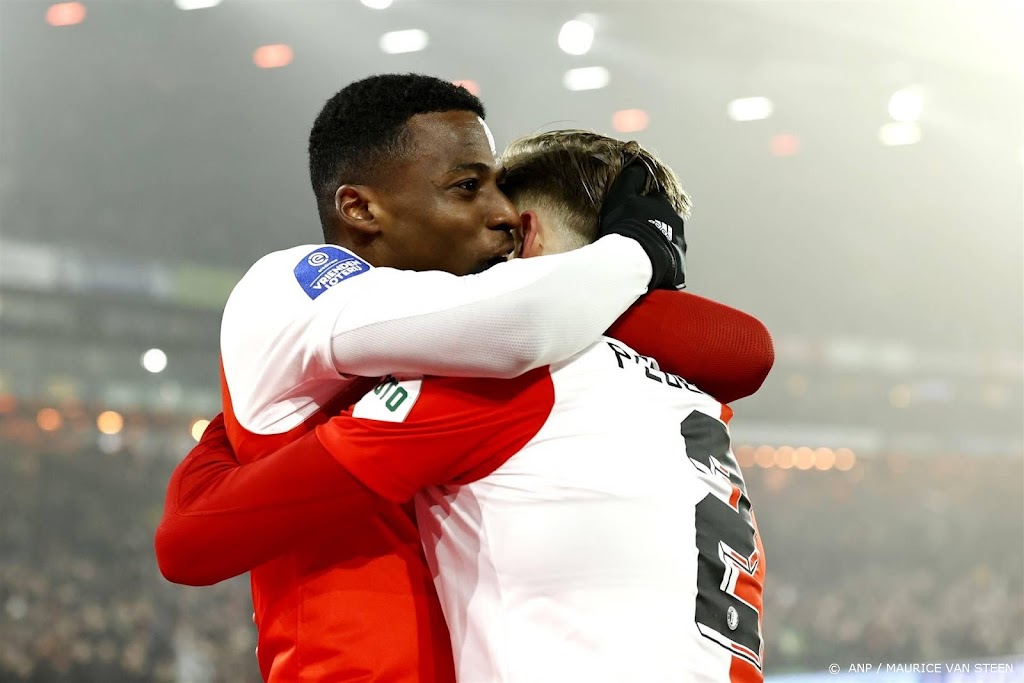 Koploper Feyenoord ontvangt achtervolger PSV zonder keeper Bijlow