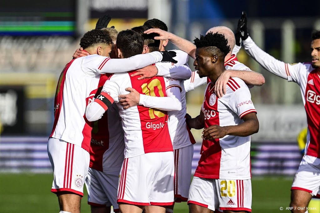 Ajax wint bij Cambuur ook tweede duel onder trainer Heitinga