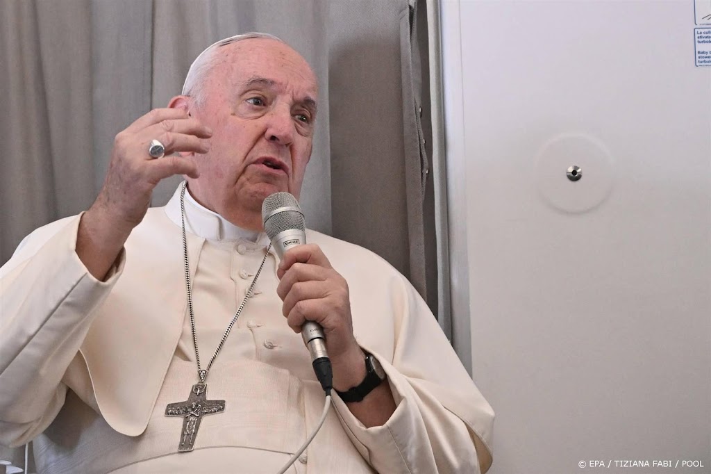 Paus Franciscus noemt wetten tegen lhbti'ers een zonde