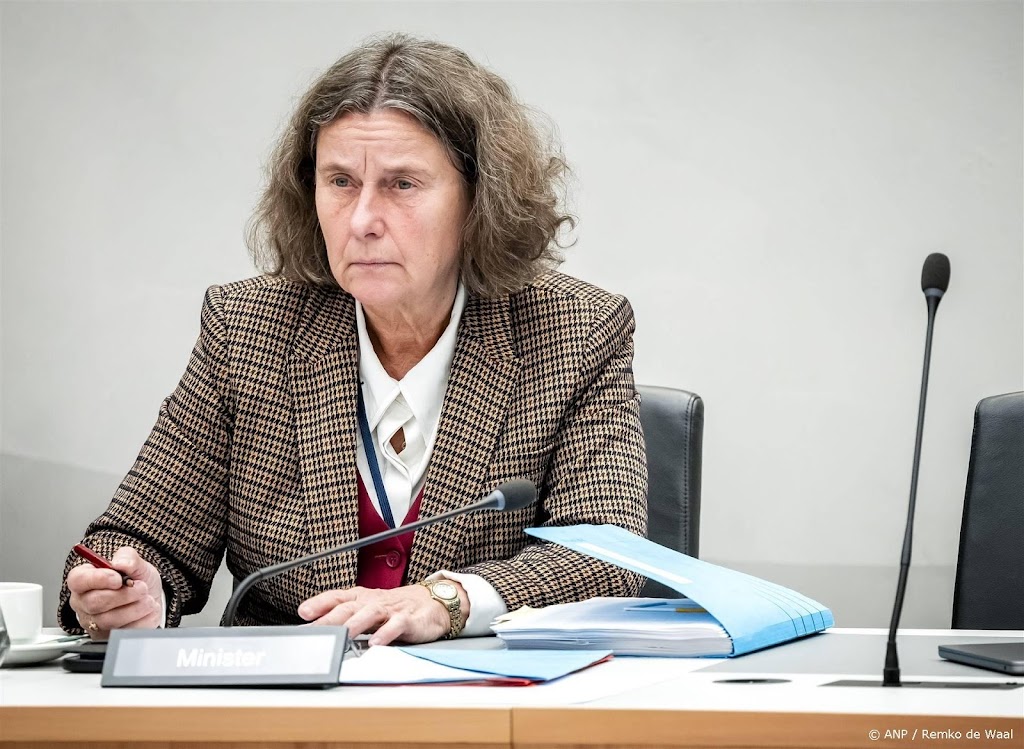 Kamerleden manen Faber tot haast met doorstroomlocaties