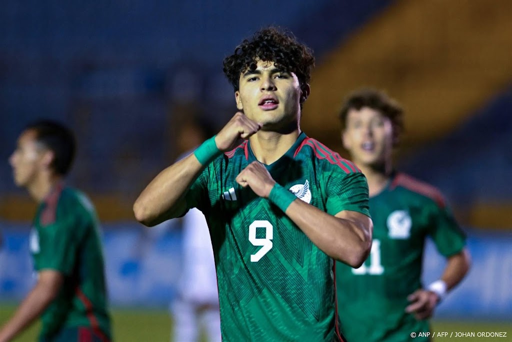 Feyenoord rondt komst jonge Mexicaanse spits Carrillo af