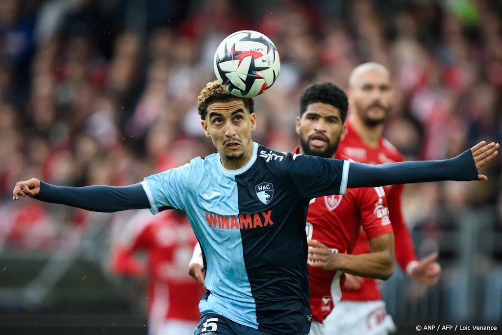 Feyenoord versterkt zich ook nog met middenvelder Targhalline