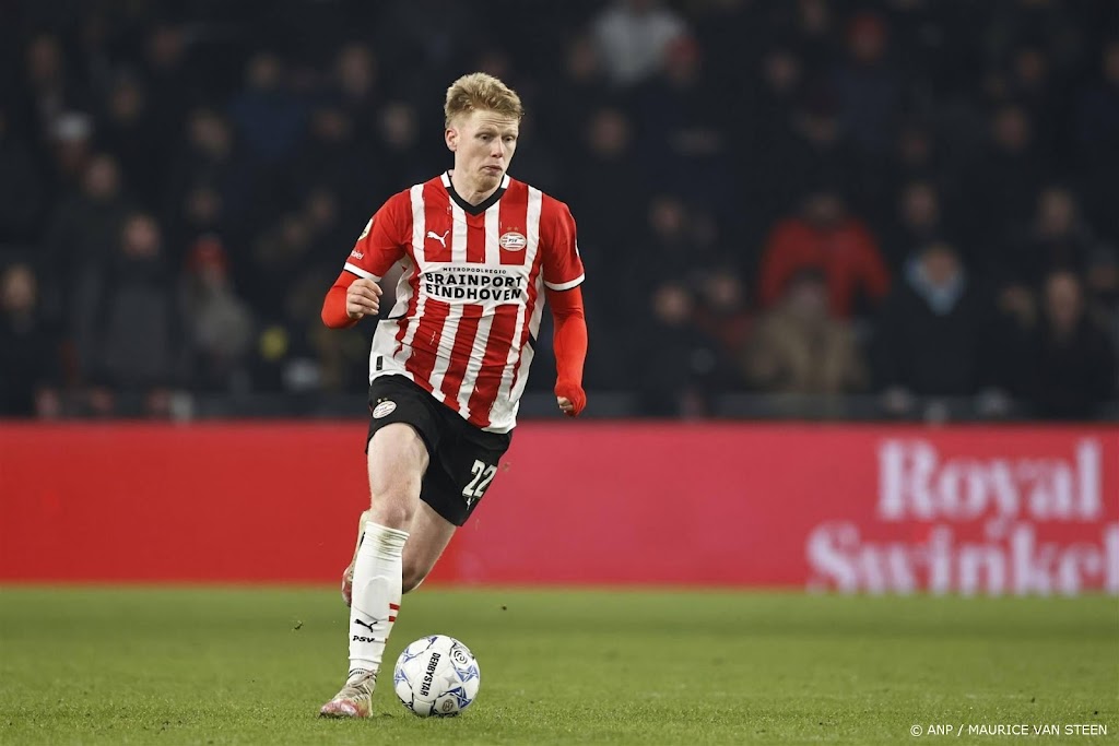 PSV begint met Schouten in de achterhoede tegen Feyenoord