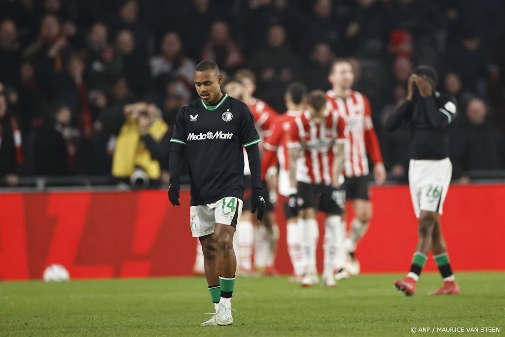 PSV vergroot problemen Feyenoord met zege in kwartfinale beker