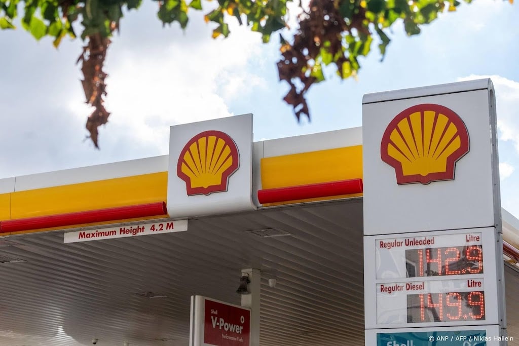 Lagere olie- en gasprijzen nemen hap uit winst Shell