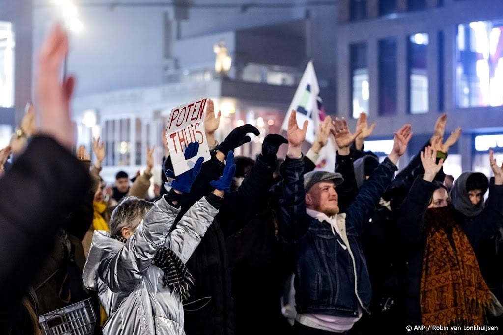 Politievakbond spreekt steun uit voor bedreigde Utrechtse agent