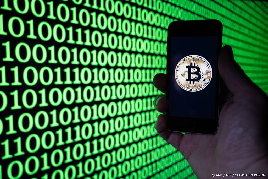 Bitcoin daalt tot laagste niveau in 15 maanden
