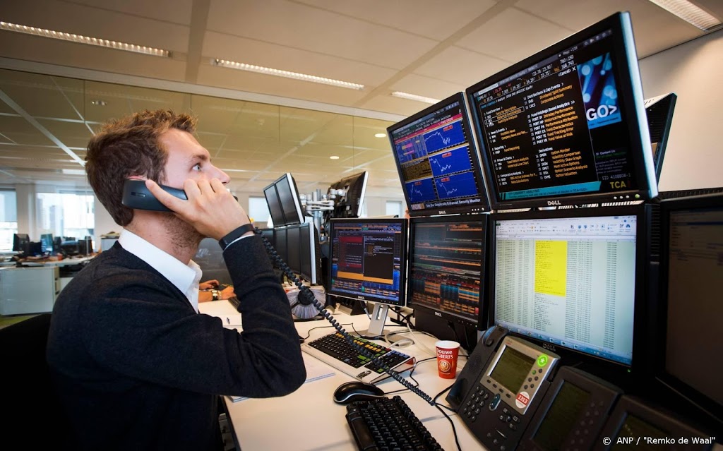 Meer dan de helft Nederlandse beleggers handelt zelf