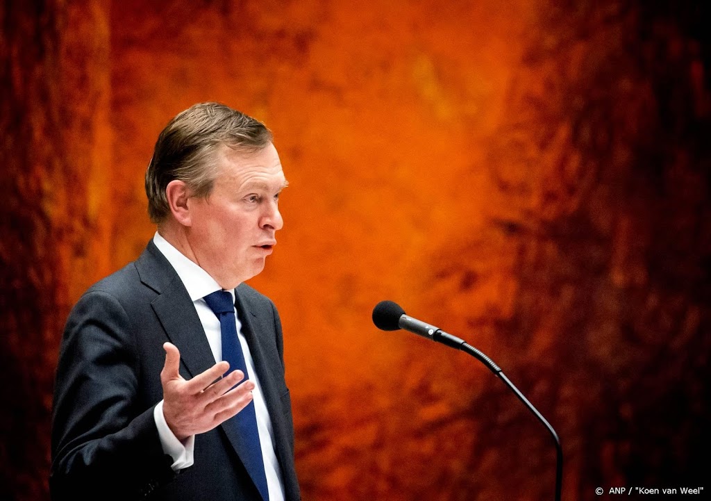 Minister komt met advertenties voor corona-telefoonnummer