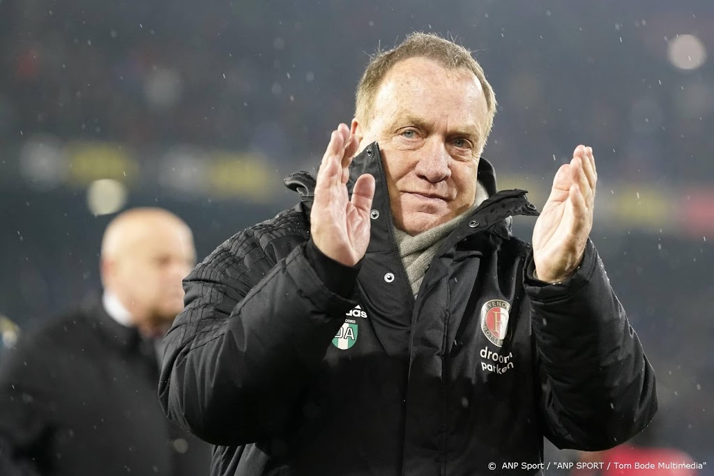 Advocaat: geen extra premies voor 'dubbel' met Feyenoord