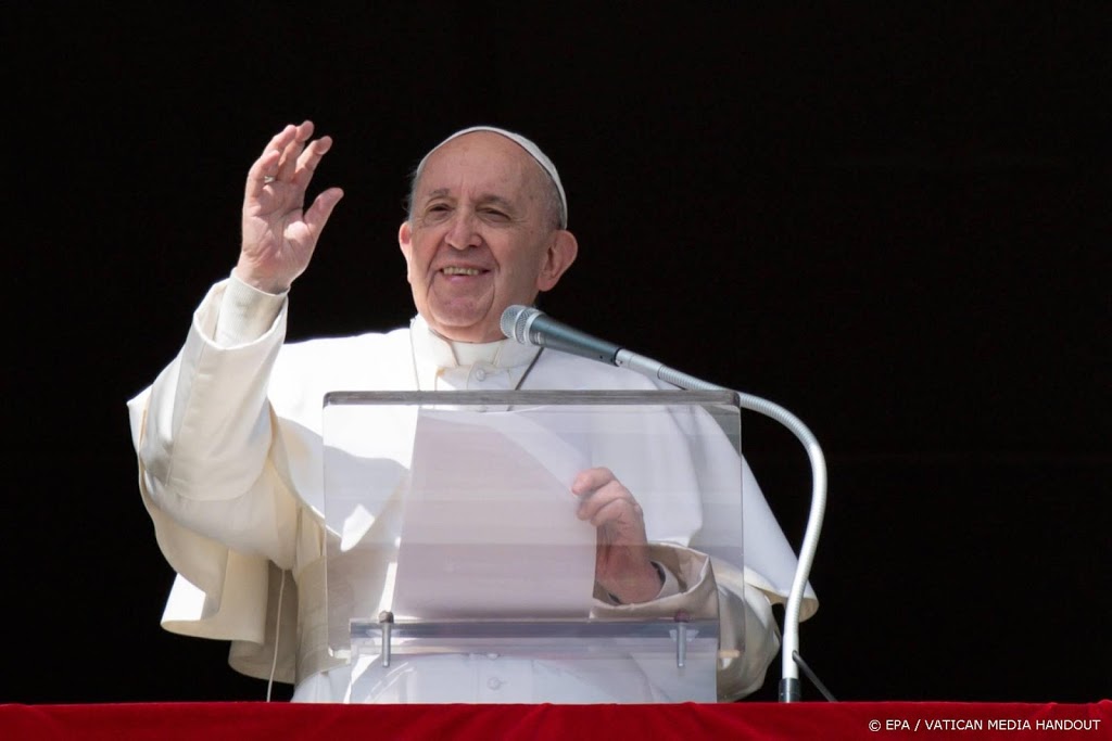 Paus begonnen aan historisch bezoek Irak