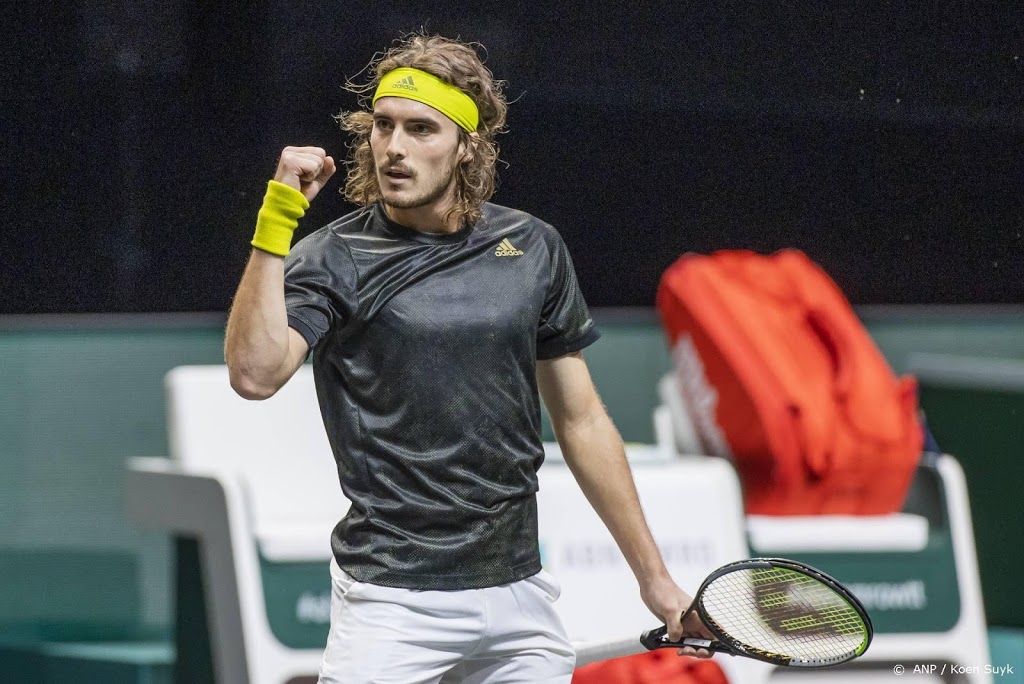 Tennisser Tsitsipas opnieuw met veel moeite verder in Ahoy