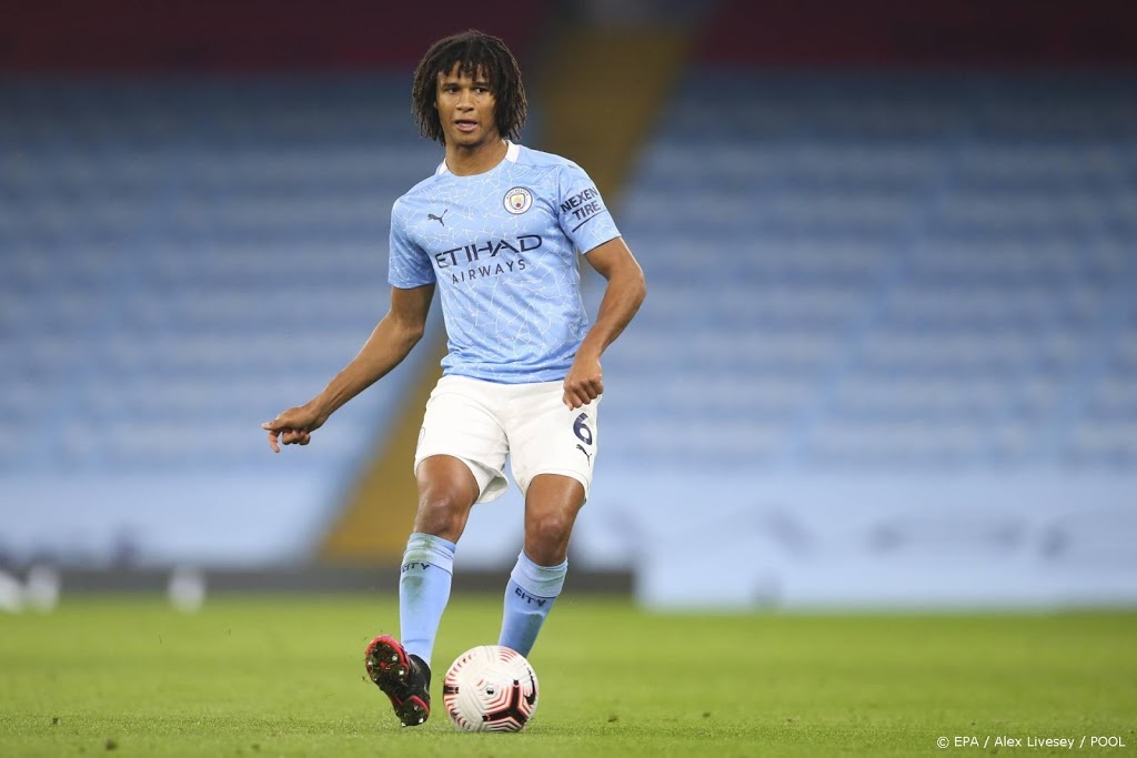 Aké keert voor derby tegen United terug bij Manchester City