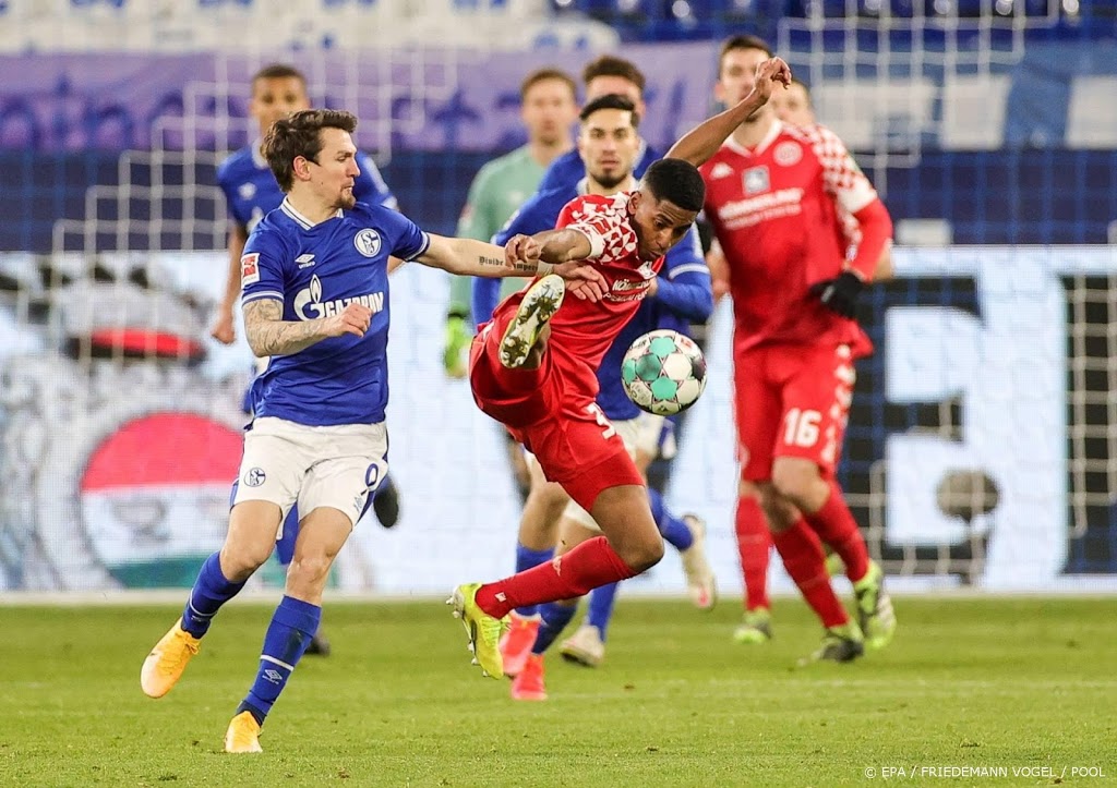 Schalke 04 kan het gat met concurrent FSV Mainz niet verkleinen