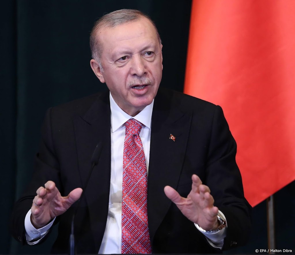 Turkse president Erdogan belt Poetin en wil bemiddelen