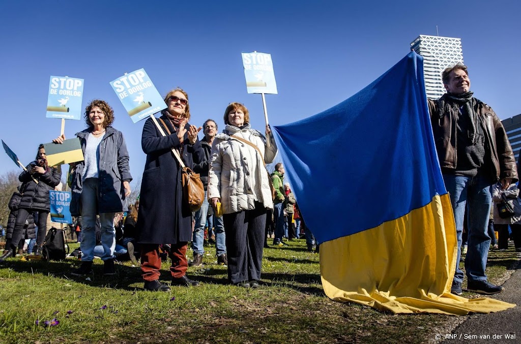 Honderden mensen op Haagse Koekamp tegen oorlog Oekraïne