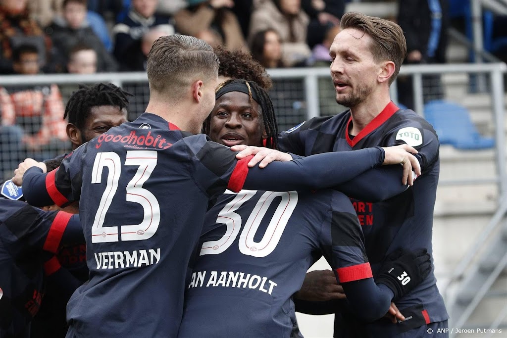 PSV klopt RKC (0-1) en wint na vier maanden weer een uitwedstrijd