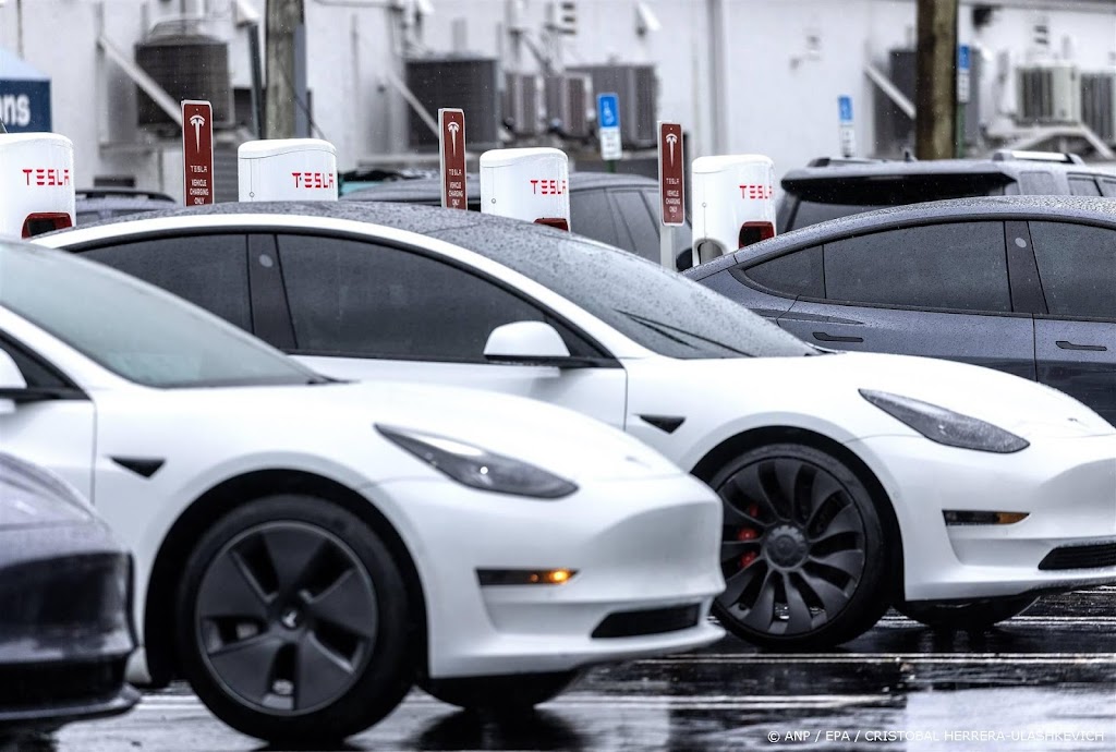 Politie vermoedt brandstichting als oorzaak uitval Tesla-fabriek