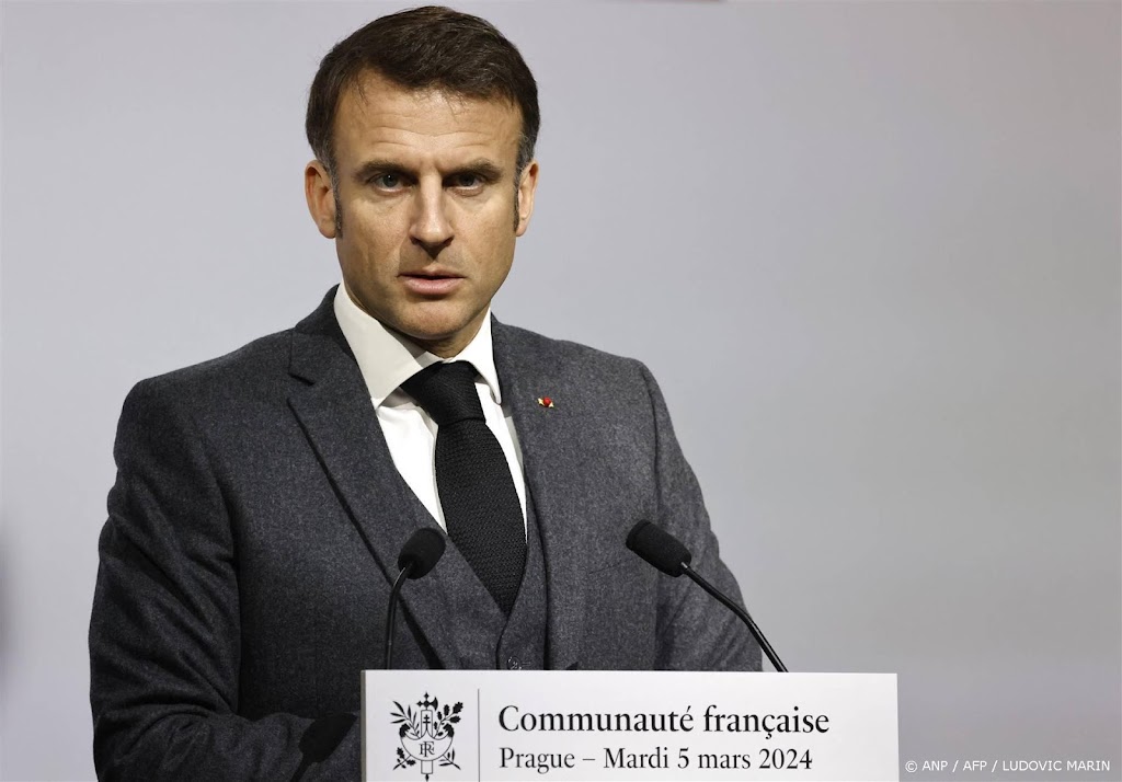 Macron roept bondgenoten Oekraïne op geen 'lafaards' te zijn