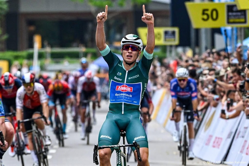 Wielrenner Philipsen wint massasprint in Tirreno-Adriatico