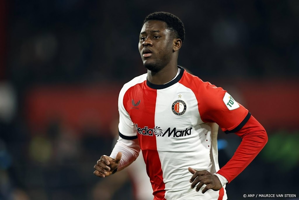 Feyenoord begint met rechtsback Mitchell in de basis tegen Inter