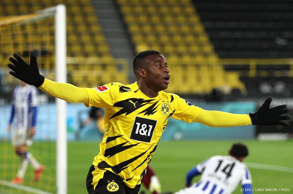 Dortmund moet toptalent Moukoko rest van het seizoen missen