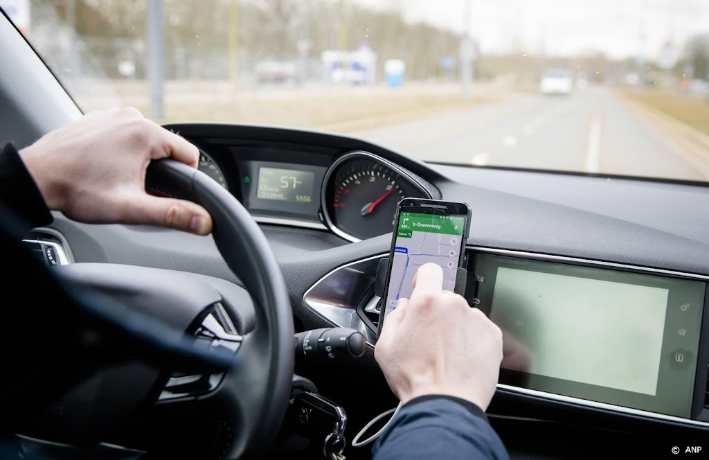 Interpolis: gebruik mobiele telefoon in verkeer neemt toe
