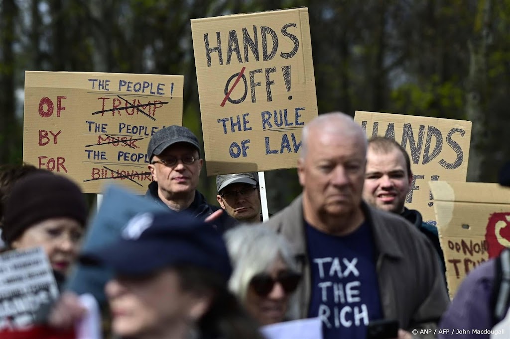Honderden betogers tegen Trump en Musk in Europa de straat op