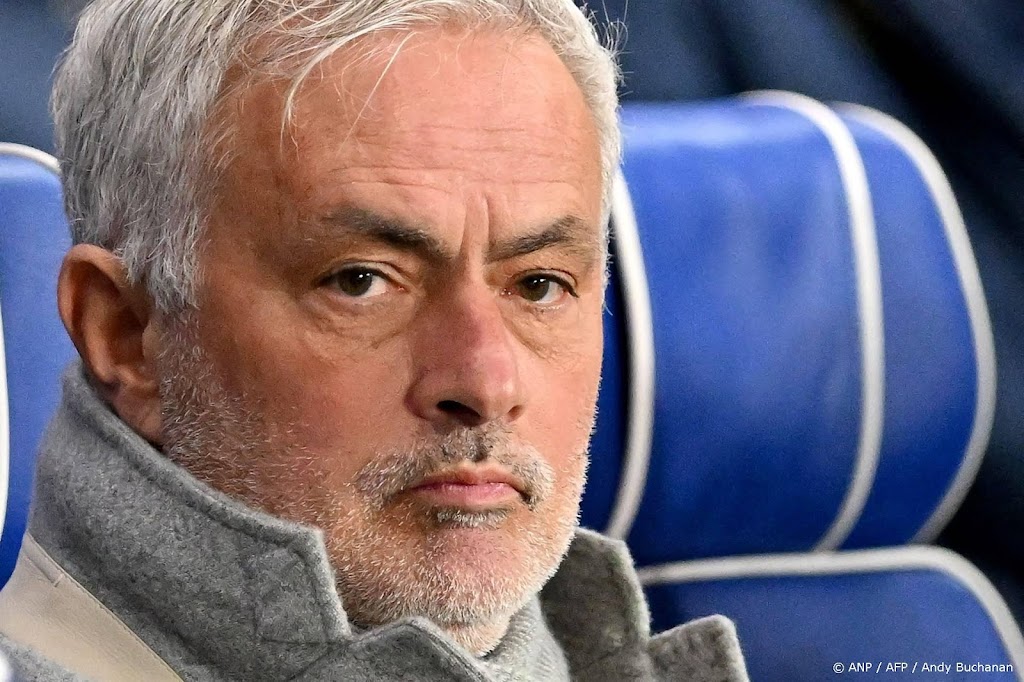 Coach Mourinho voor drie duels geschorst na 'neusincident' 