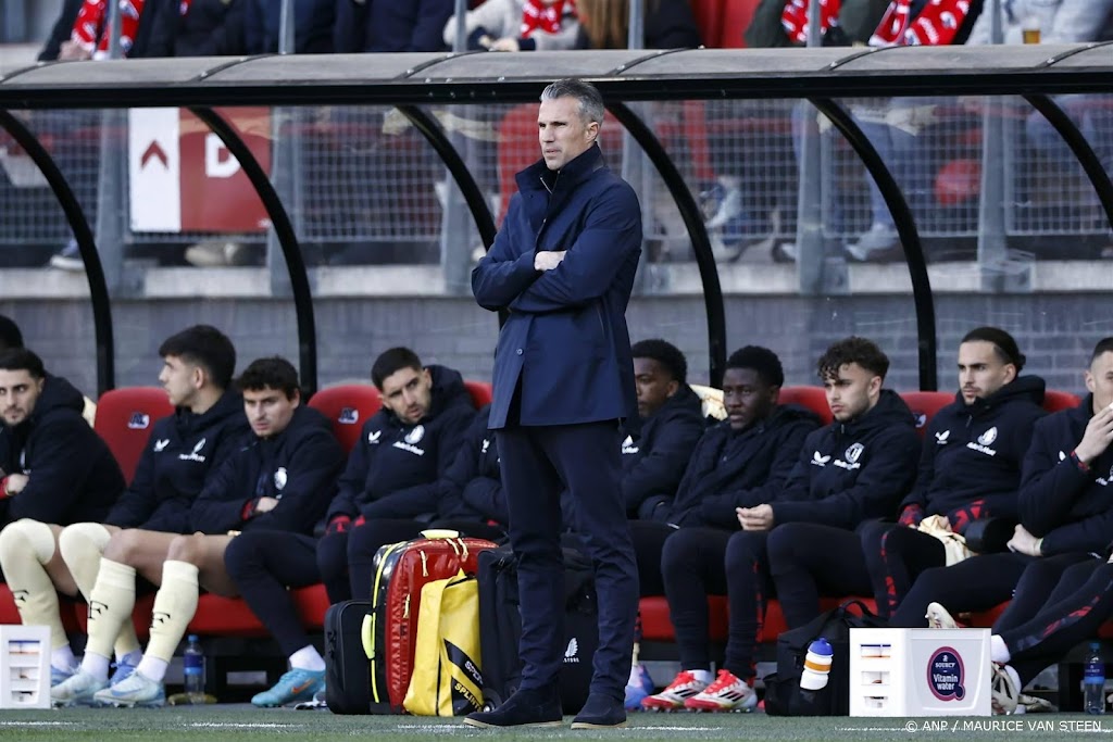 Feyenoord rekent op snelle terugkeer middenvelder Hwang