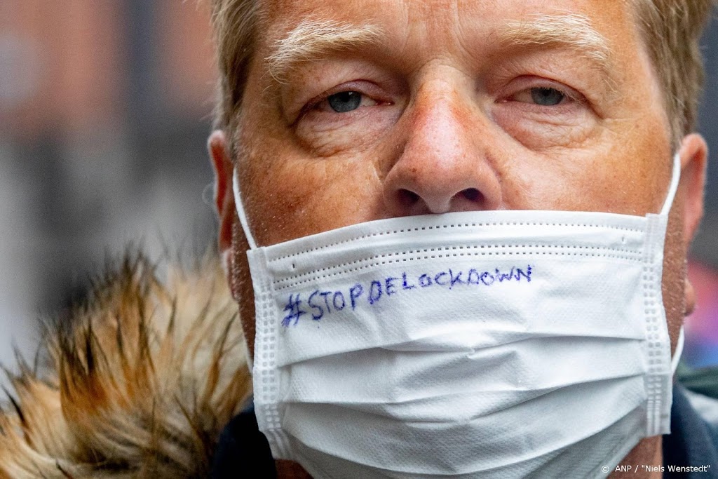 Tegenstanders lockdown protesteren in Utrecht