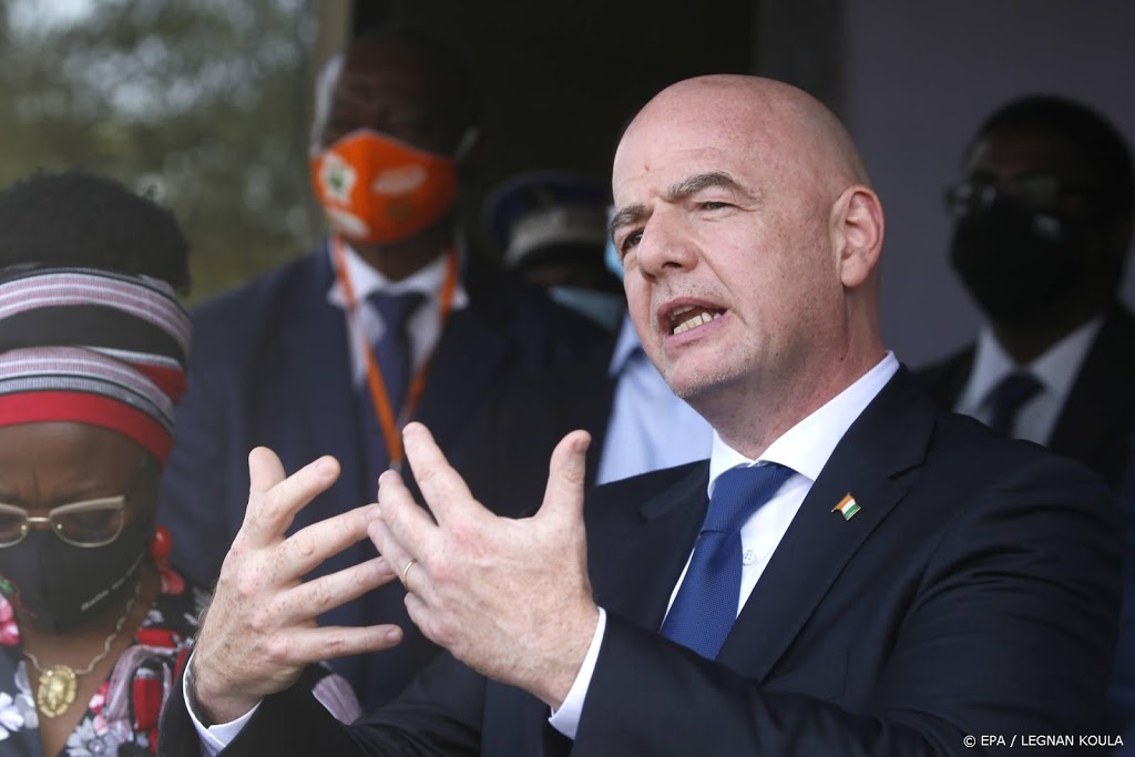 FIFA-preses Infantino wil 12 clubs van Super League sparen 