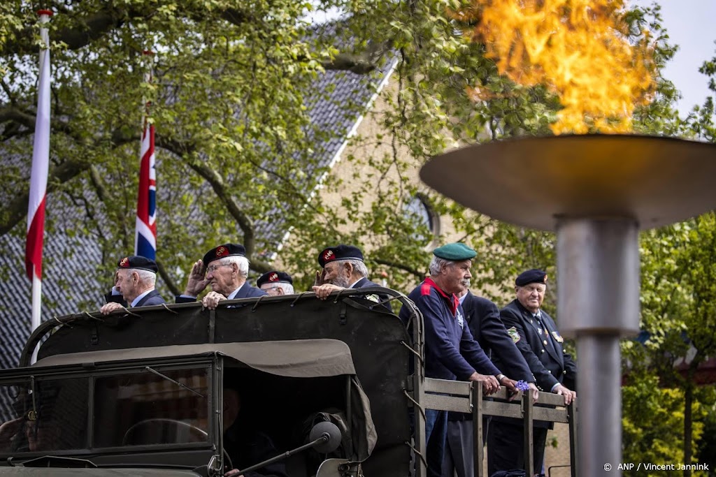 Bevrijdingsdefilé telde 20 Britse veteranen en veel publiek