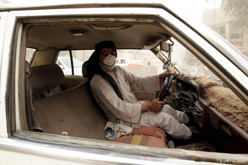 Dode door zandstorm in Irak, duizenden naar ziekenhuis