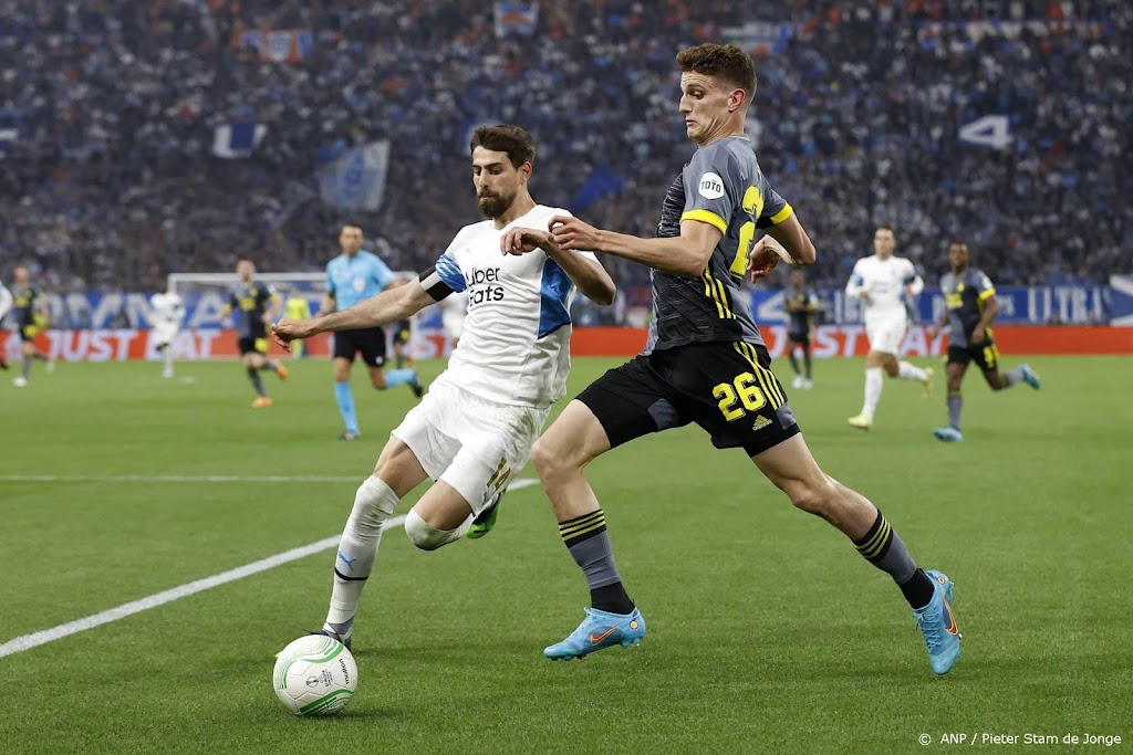 Feyenoord na gelijkspel bij Marseille in finale Conference League