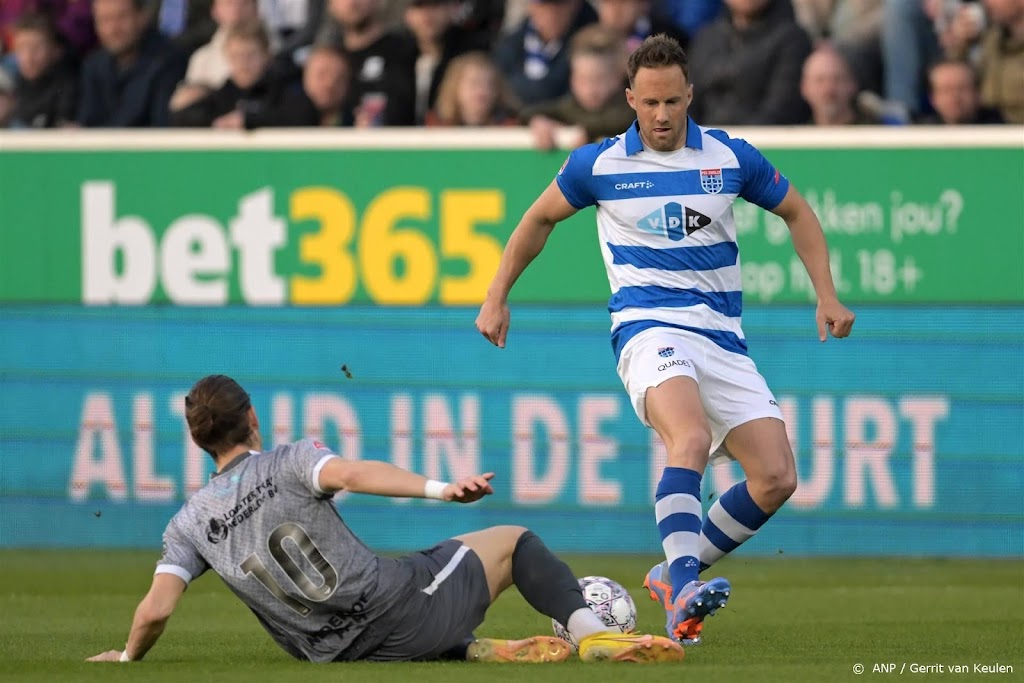 Verdediger Van Hintum gaat met PEC Zwolle naar Eredivisie   