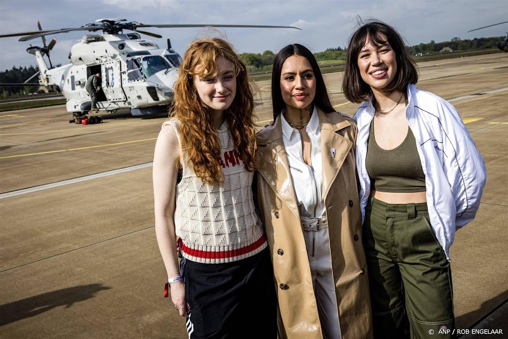 Tabitha, Froukje en MEAU onderweg naar bevrijdingsfestivals