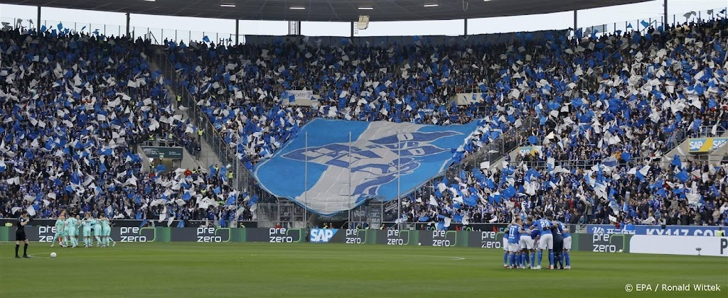 Schalke 04 pakt winst in 12e minuut van blessuretijd
