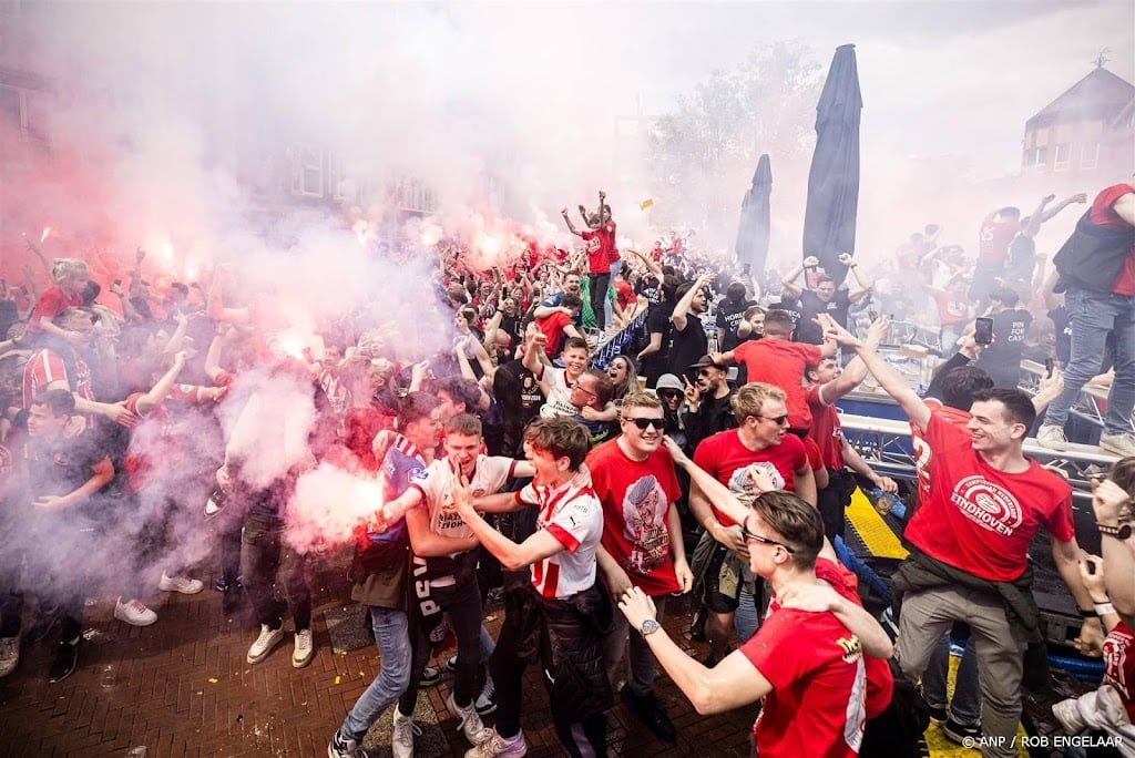 Feest barst los in Eindhoven na zege PSV op Sparta