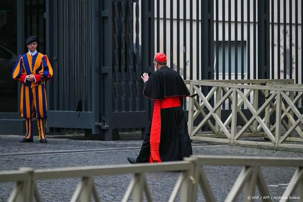 Alle kardinalen die stemmen in conclaaf aangekomen in Rome